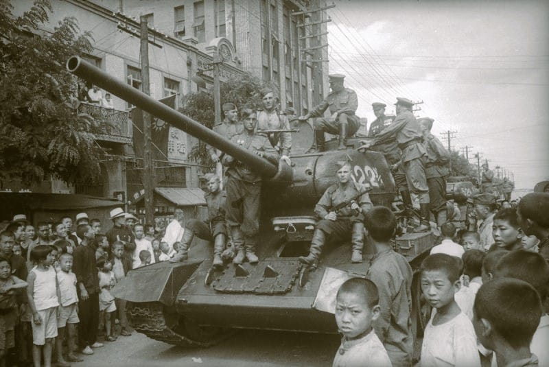 Soviet troops enter Dairen (Dalian), 08/24/1945. The author of the photo is Evgeny Khaldey. Copyright holder Anna Khaldei
