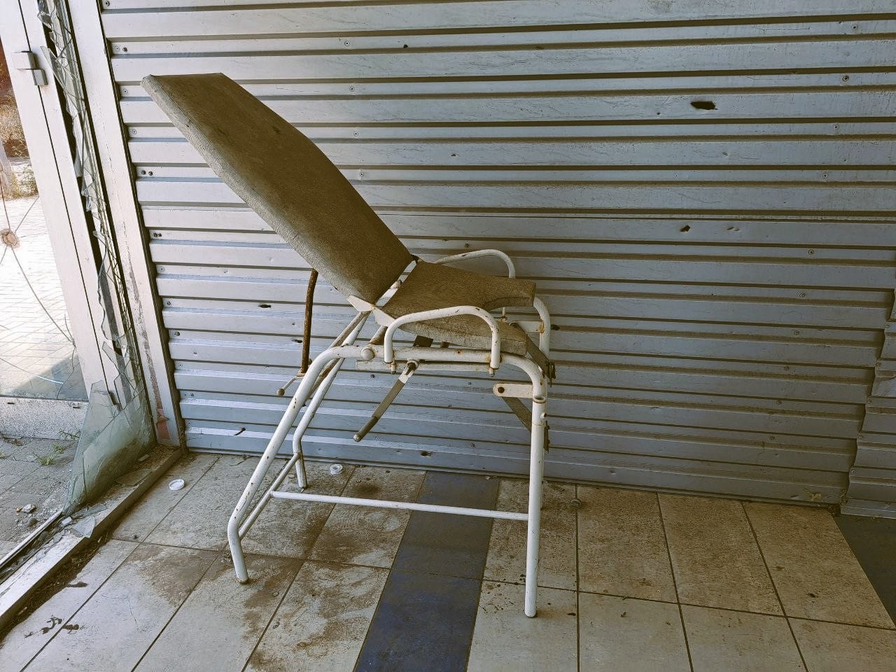 A gynecological chair on the airport premises, used for torturing prisoners (Photo – Andrey Zhuravlev)