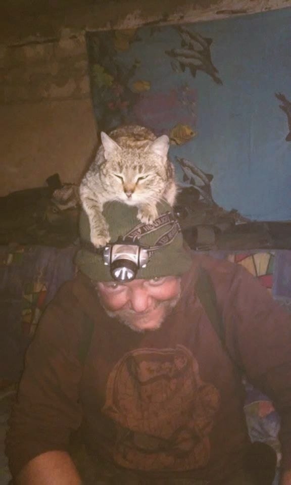 As Russell said, in this photo he has a high-tech helmet on his head to reduce stress and get positive emotions at the front. Winter 2015 Advanced