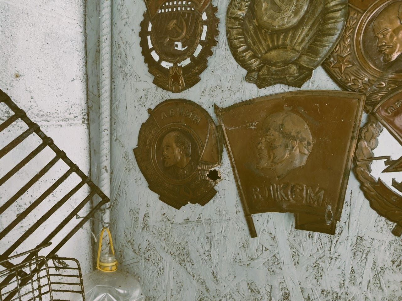 À l’intérieur d’une maison détruite, Bogoiavlenka, 2023.